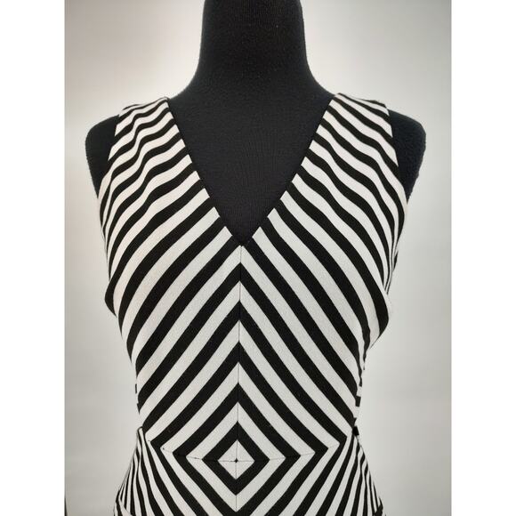 Michael Kors Woman Black White Stripe Fit&Flare Dress Size 6 Bodice Line Cut Out - Picture 7 of 13